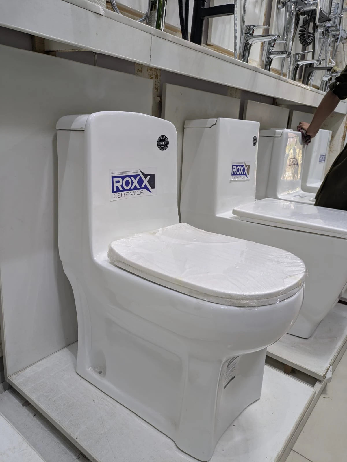 RC-Delta One Piece Commode with Complete Accessories